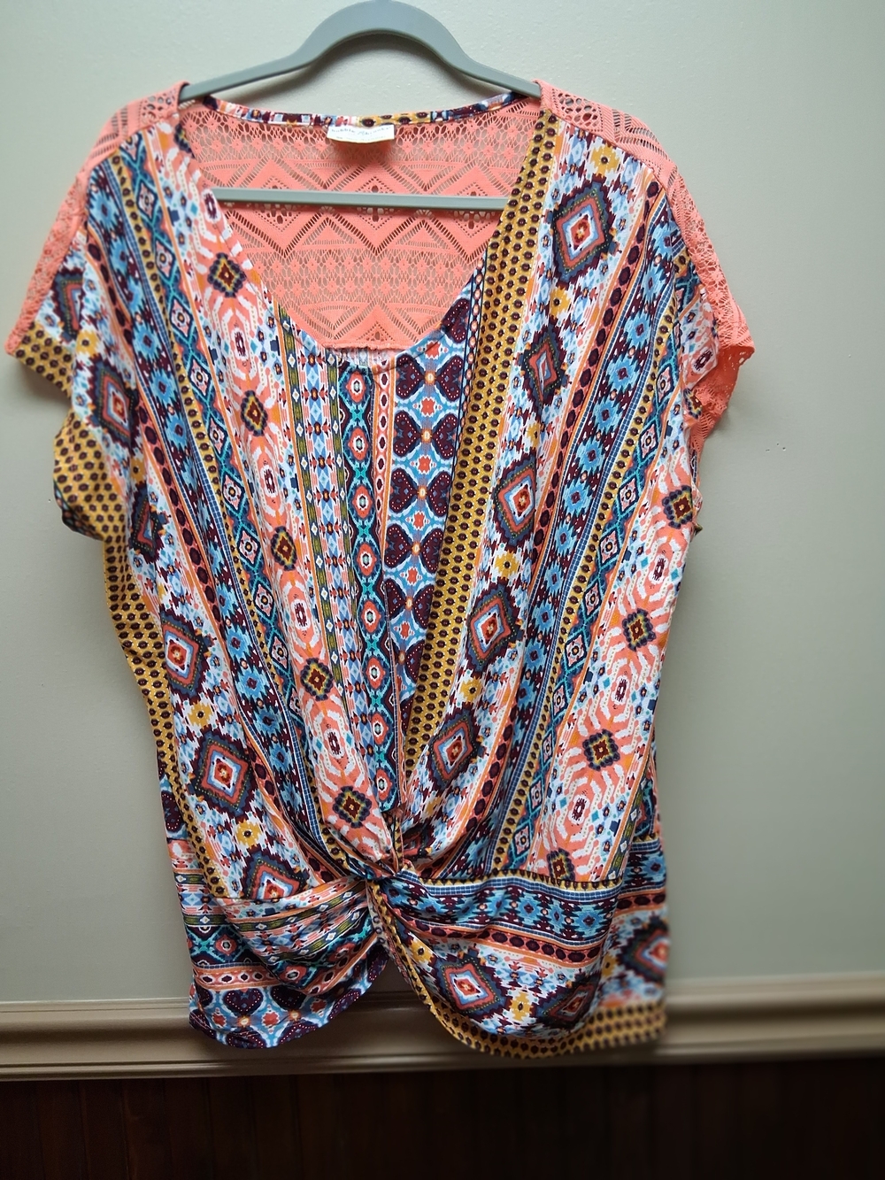 Bobbie Brooks Aztec Print Twist-Front Top Lace Back Size 3X